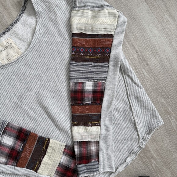 Free People We The Free Top Grey Striped Patchwork Sleeve Thermal Raw Hem Size S - Picture 6 of 11